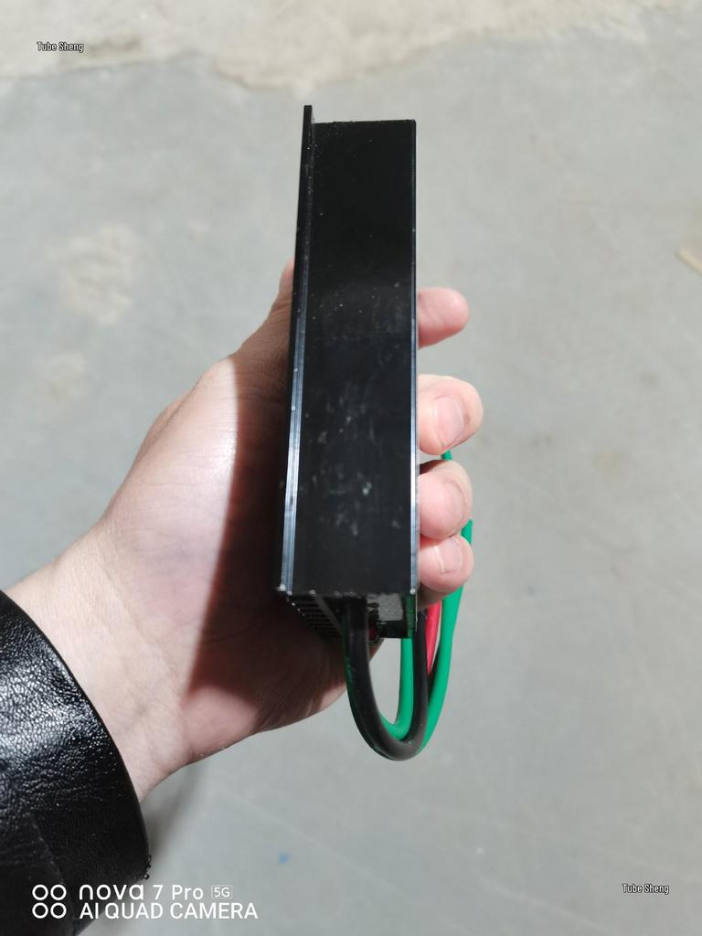 Adaptive Wind Turbine Controller 12V/24V, 300W/600W with Automatic Switching