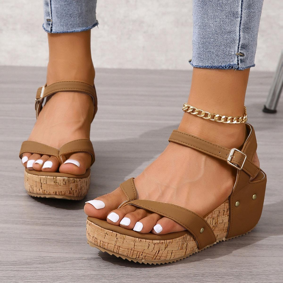 

European and American slope heel sandals women s summer 2025 foreign trade women s large size toe women s shoes platform rivet herringbone sandals 42 коричневий