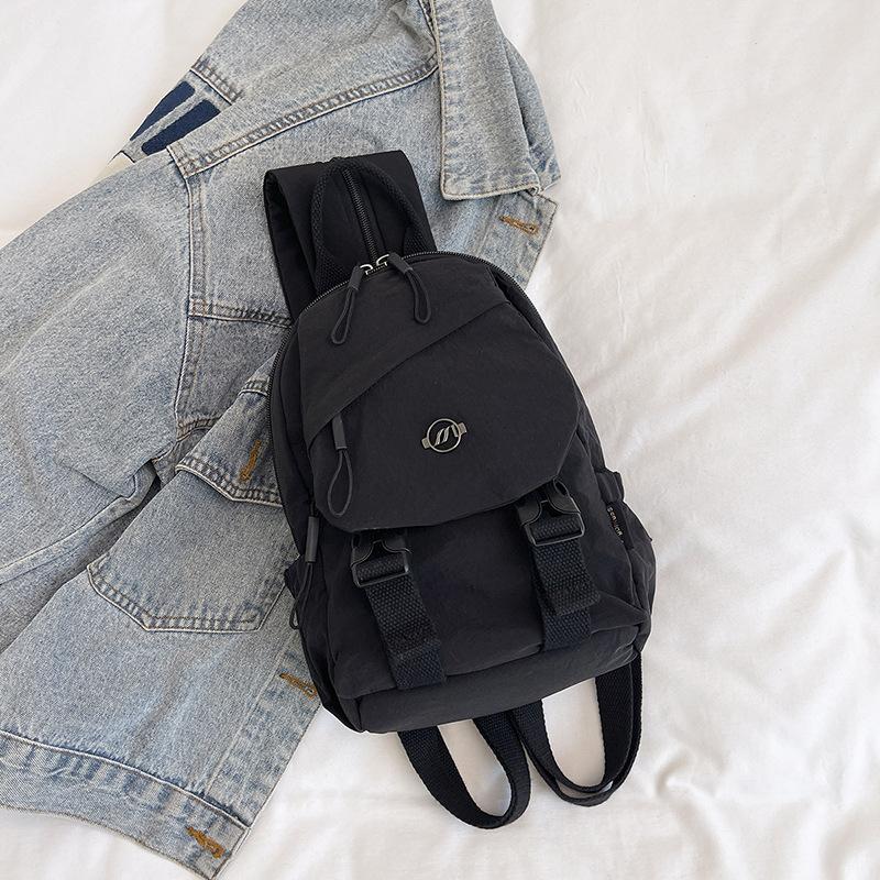 2025 лето новый зарубежный текстурный модный личностный маленький рюкзак повседневный простой женский нишевый рюкзак чёрный
