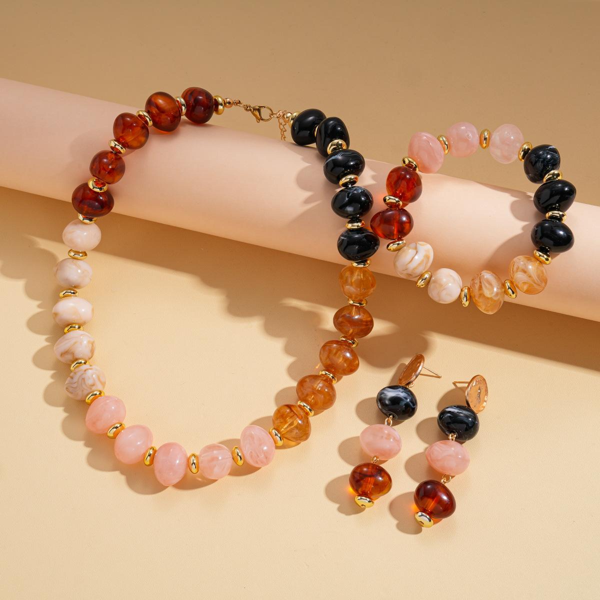 

Модне кольє для жіночих ювелірних виробів різнокольоровий