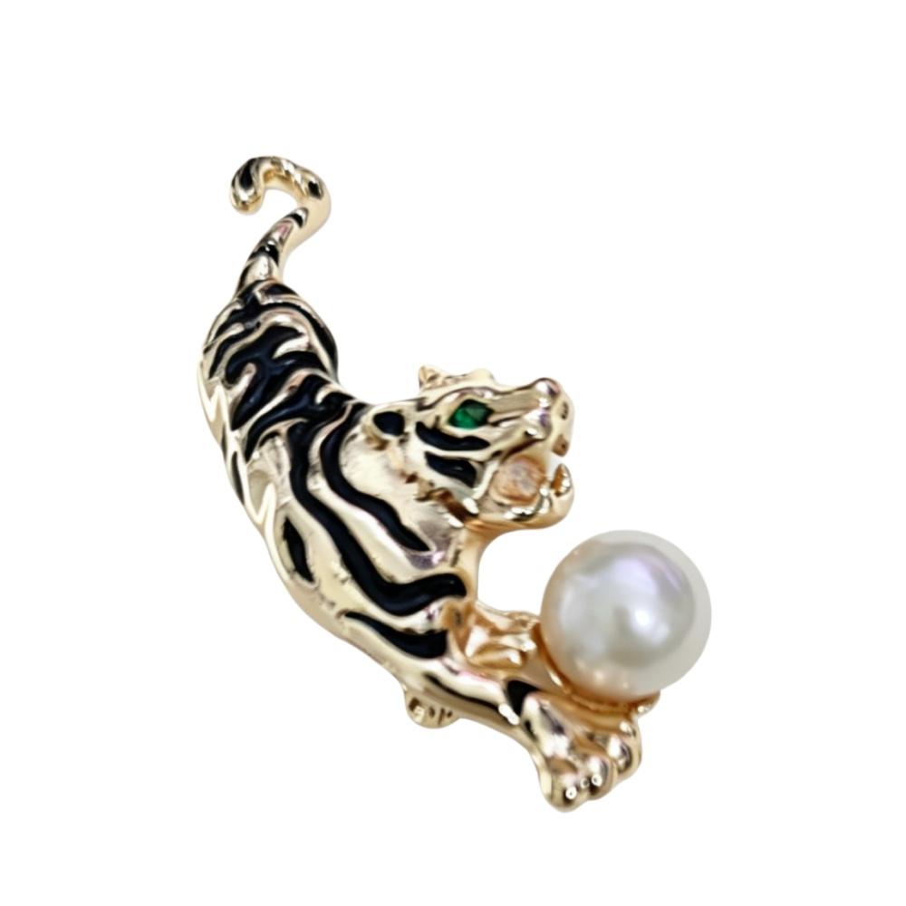 Elegant natural freshwater pearl brooch, tiger shaped, emitting natural luster. Made of pearl copper with zircon accents