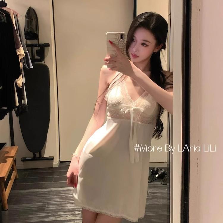 Elegantes Satin-Spitzen-Camisole-Schlafkleid mit V-Ausschnitt und Schleife