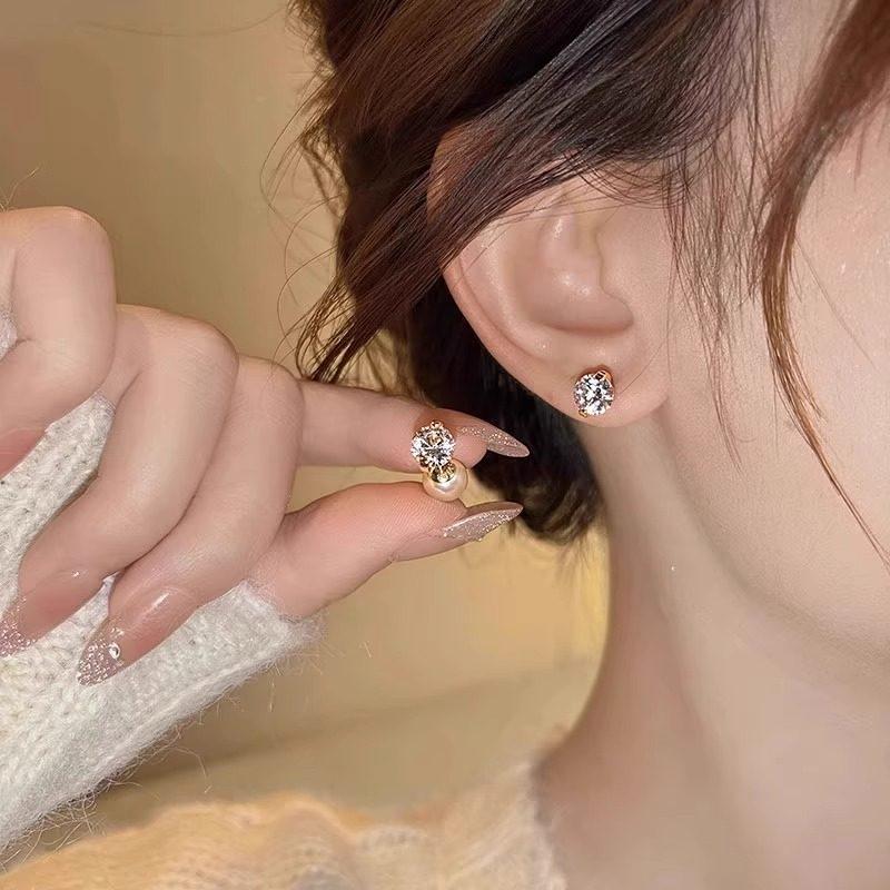 Silver Needle Zirconia Pearl Earrings: Luxurious, Fashionable, Versatile Studs with a Simple and Elegant Design.