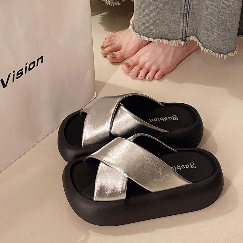 Thick-soled cool slippers women's wear 2025 new Internet celebrity cross one-word drag sports muffin beach shoes