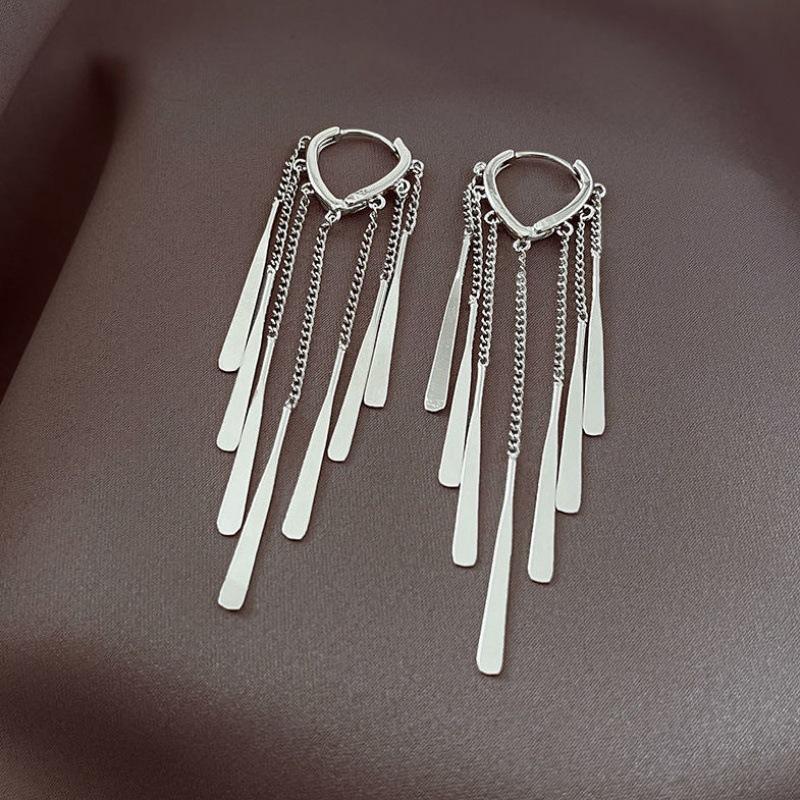 

Довгі сережки з китицями з металевими блискітками для жінок Модний дизайн для вечірок Довгі сережки-краплі у формі серця Сережки