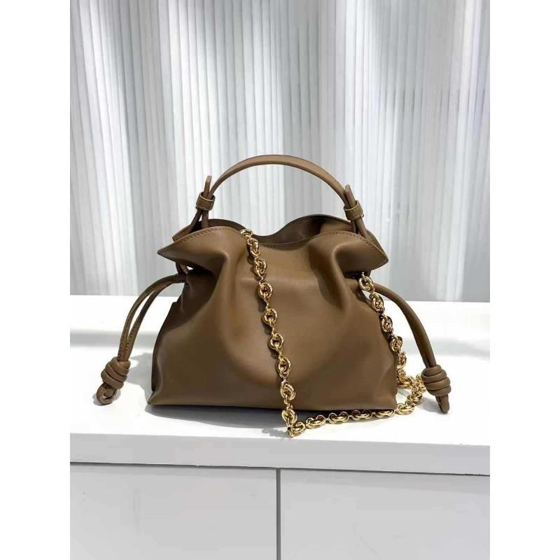 

Niche design cowhide bag women s solid color drawstring bundle single shoulder messenger bag light luxury niche pleated handbag 24*18*9cm