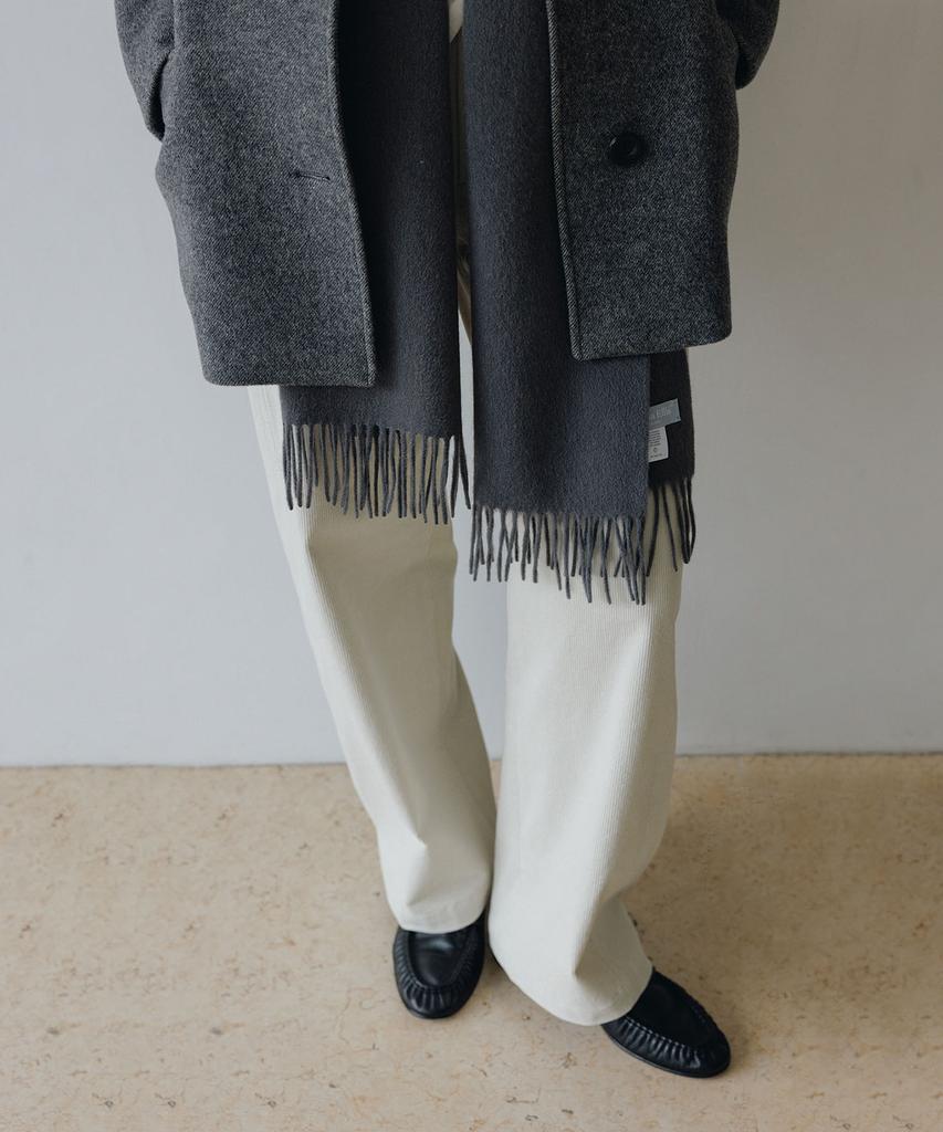 Beullaengkeulumumeon Smooth Corduroy Pants_Ivory