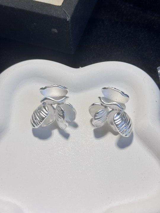 

New Original Niche Designer Earrings Versatile Cool Premium Minimalist Natural Earrings Ear Jewelry ·