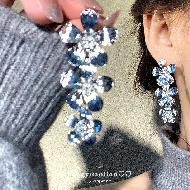 

Non-Collision Design Korean Style Silver Flower Earrings for Women 2025 New Arrival Fancy Elegant Stud Earrings Unique Earrings Silver Flower Drop Earrings