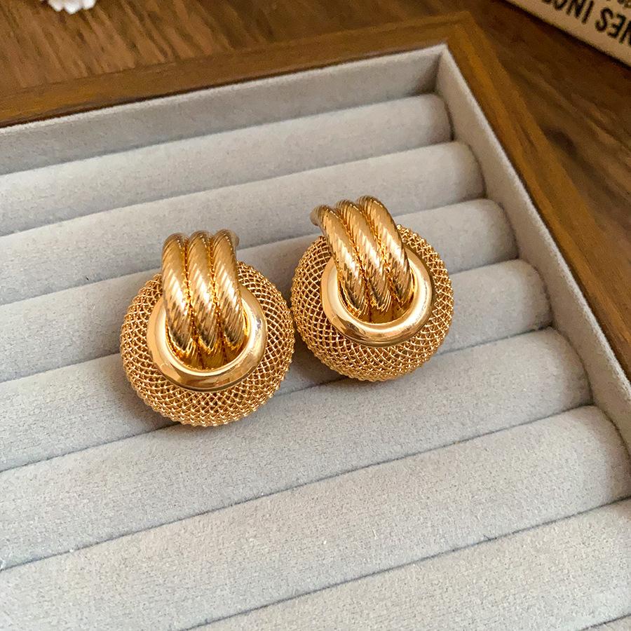 Silver needle round metal hollow earrings European and American temperament earrings light luxury high-end earrings design sense niche