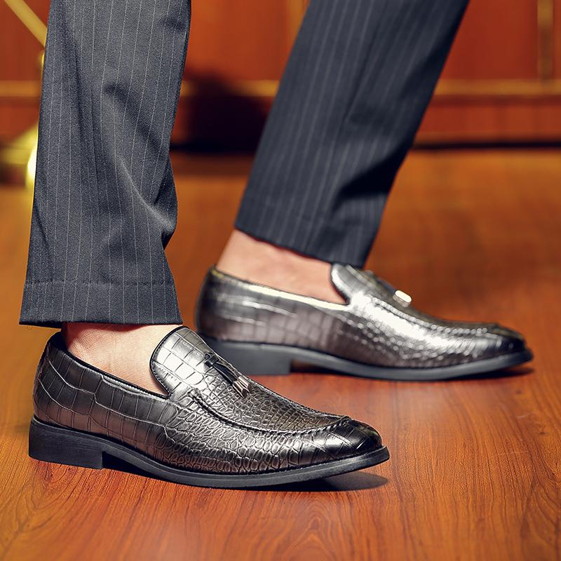 Fashion Comfortable Walking Shoes for Men Wedding Casual Footwear Stylish Men's PU Loafers New Flats Pointed Toe Slip-On Dress Moccasins