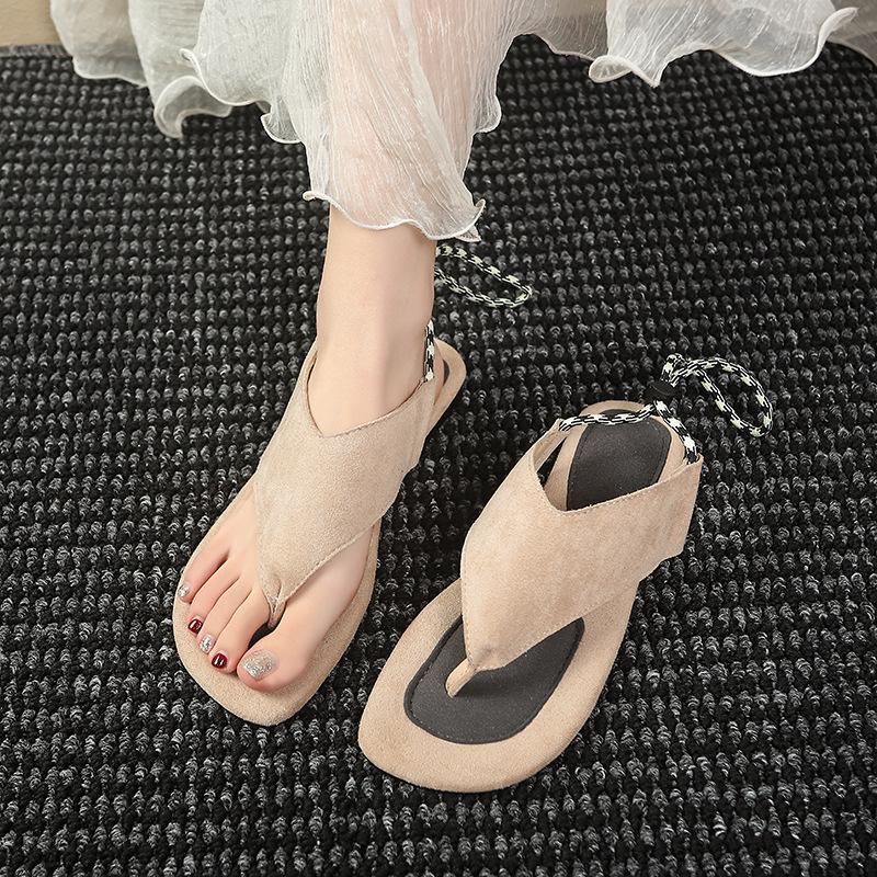 Design Sense Flat Bottom Pinch Foot Herringbone Cool Slippers Women's Outer Wear 2025 Summer New Sandals