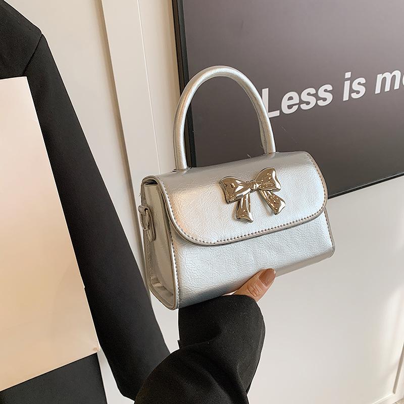 

Сумка-бант модная 2025 весна новая универсальная на плечо кроссбоди нежная маленькая квадратная сумка серебряный