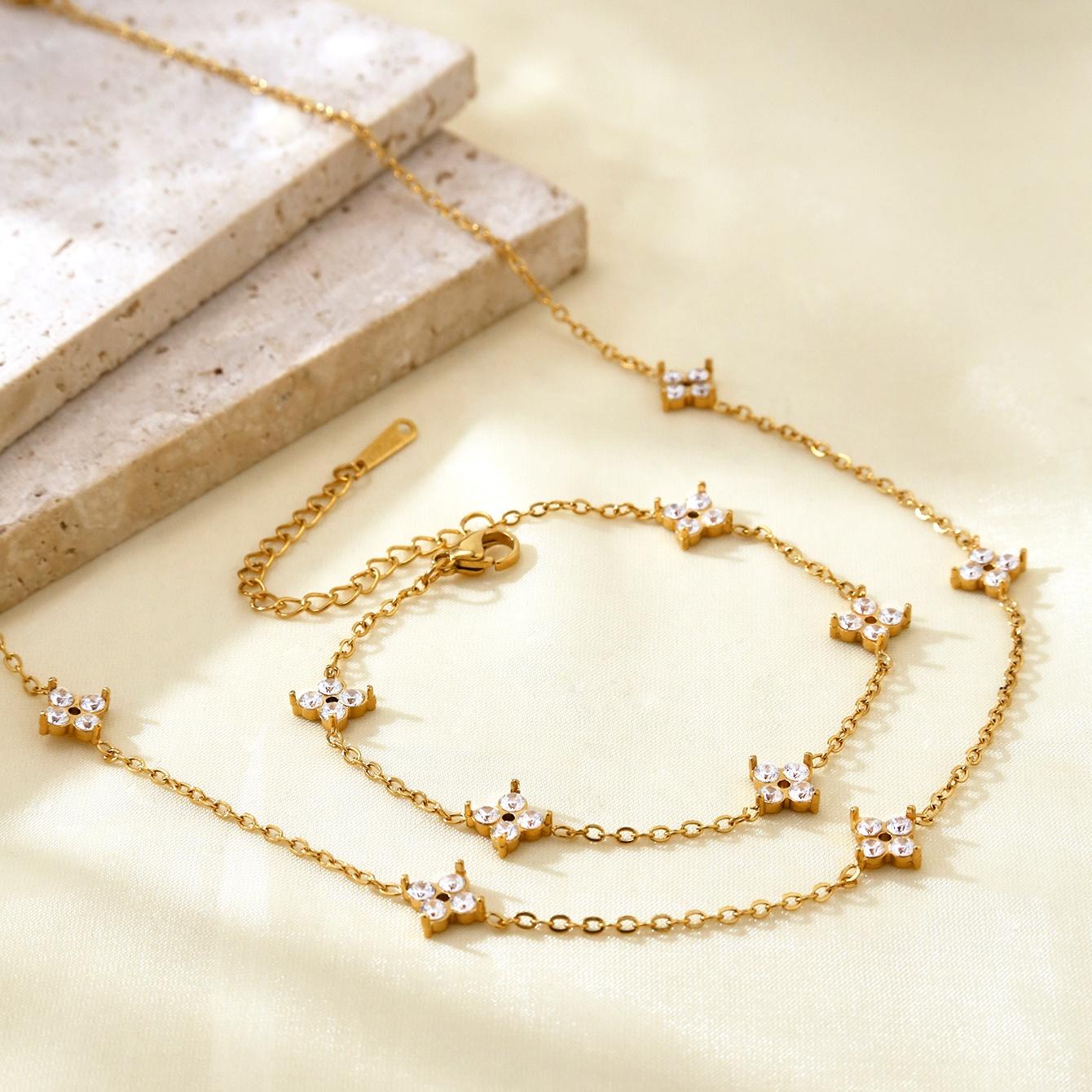 

Корейская Мода Элегантный Изысканный Легкая Роскошь Нержавеющая Сталь 18K Позолота Цирконий Четырехлистный Клевер Циркониевый Набор Женский