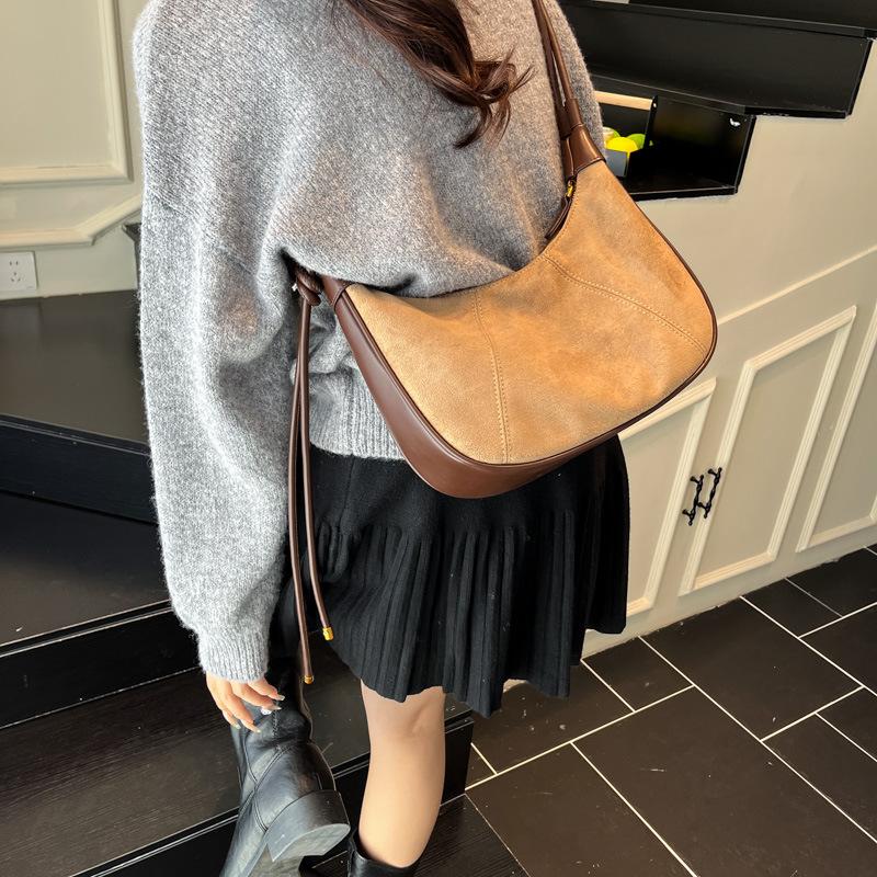 Premium Sense Casual Retro 2025 New Trendy Women's Bags Horns Dumplings Underarm Bags Simple Commuting Large Capacity