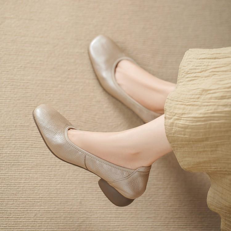 French soft sheepskin low-heeled single shoes women's autumn 2025 genuine leather women's shoes square head shallow mouth versatile soft-soled grandm