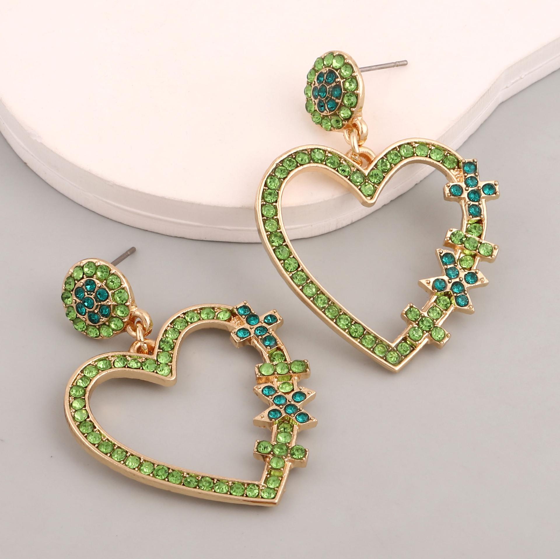 

New simple and sweet heart-shaped inlaid colored rhinestone rice bead alloy earrings Valentine s Day earrings for girlfriend зелений