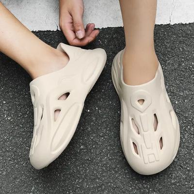 Fashion Hole Shoes for Men Odorproof Daily Use Barefoot 39 Stylish Japanese New Fashion Design 2025 Casual Non-slip Adult Man Sandals