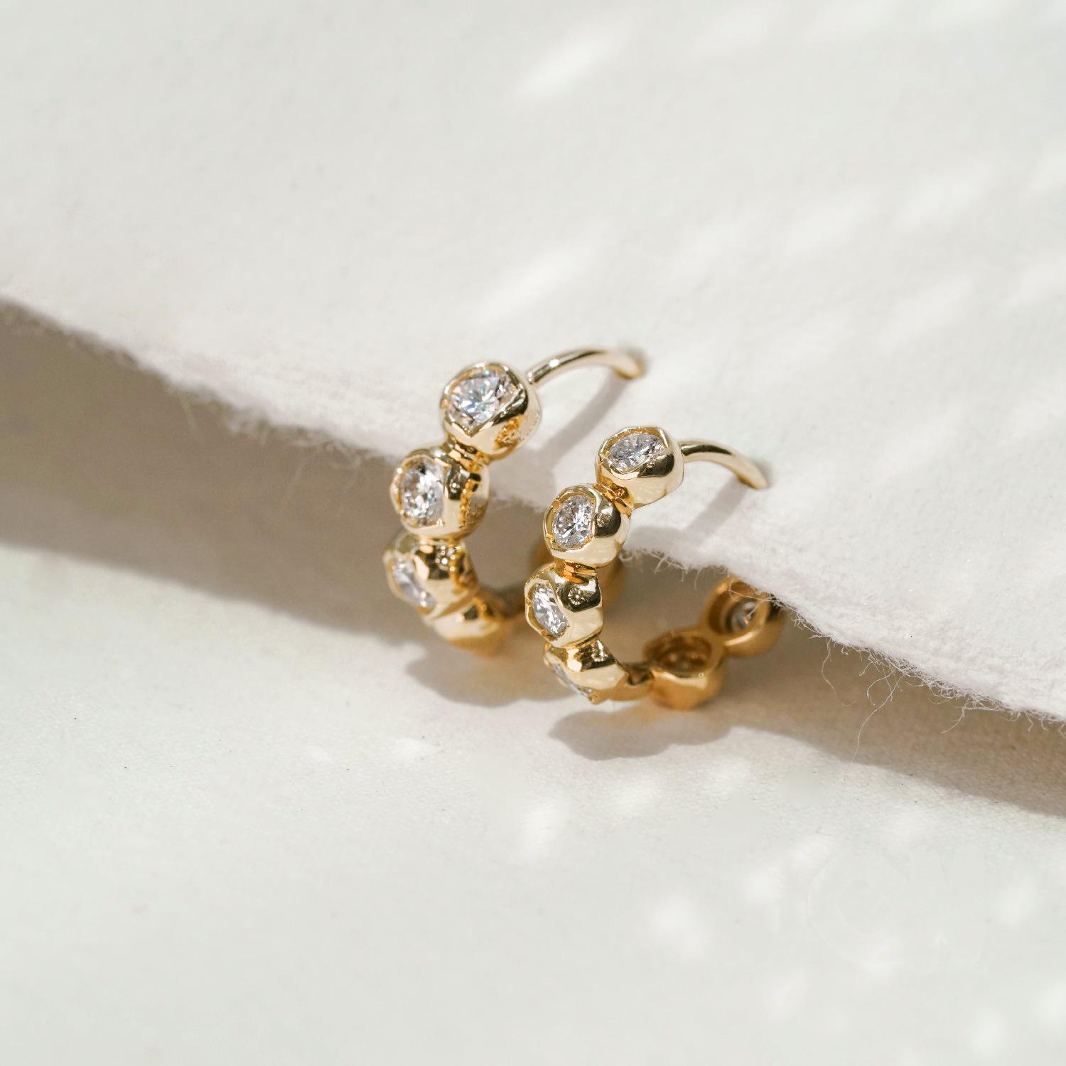 18K Gold-Plated Sterling Silver Zirconia Hoop Earrings with Flower Wreath Design 925 Silver