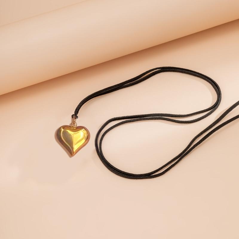 Heart Pendant Necklaces Small Heart Choker Pendant Necklaces Alloy Material Love Pendant Choker for Women Jewelry Gift