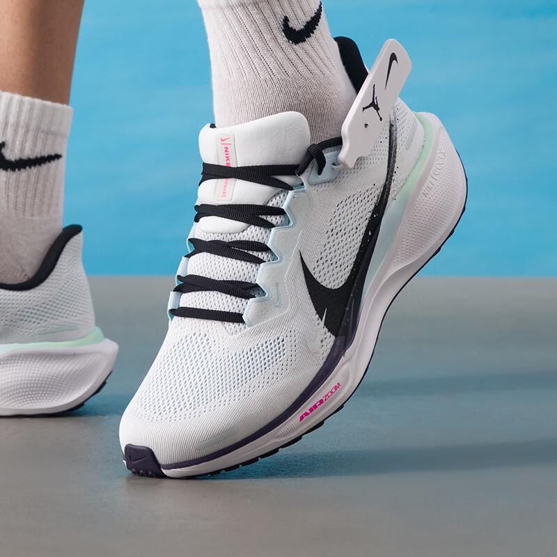 Nike Men s All-Season Road Running Shoes US M 8