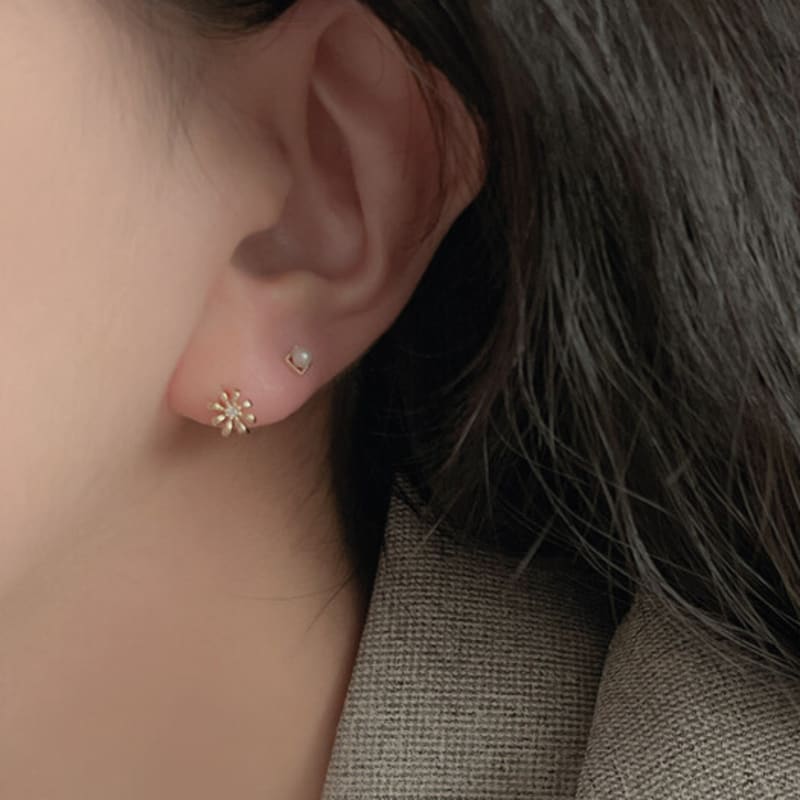 BettyU 14k guld Merida blomma piercing