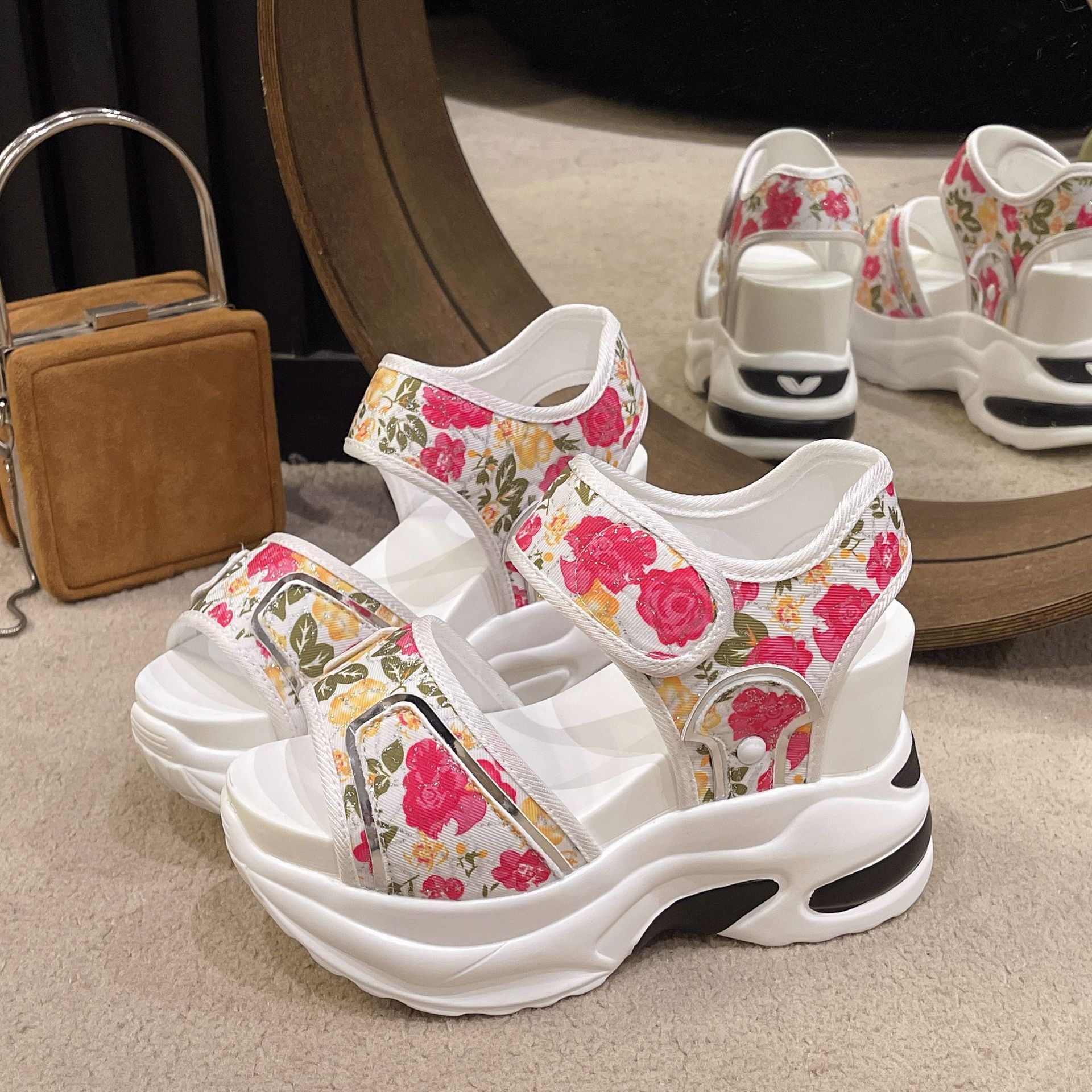 

Korean version 2025 new sandals muffin Velcro large size foreign trade platform sandals color super high heel women s shoes 42 червоний