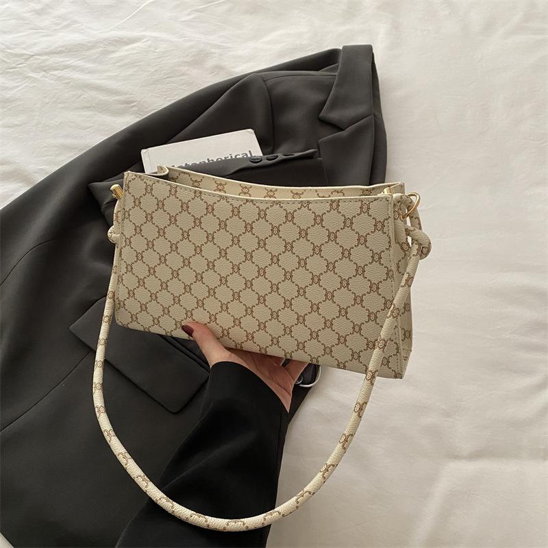 Niche design retro large-capacity bag women's 2025 new fashion high-end texture versatile shoulder messenger bag