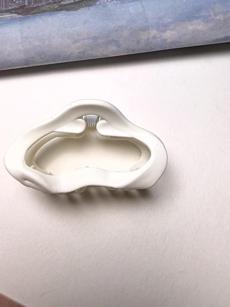 4cm Frosted Milk Coffee Hair Claw Clip for Women’s Updo – Small, Simple, Shark Design