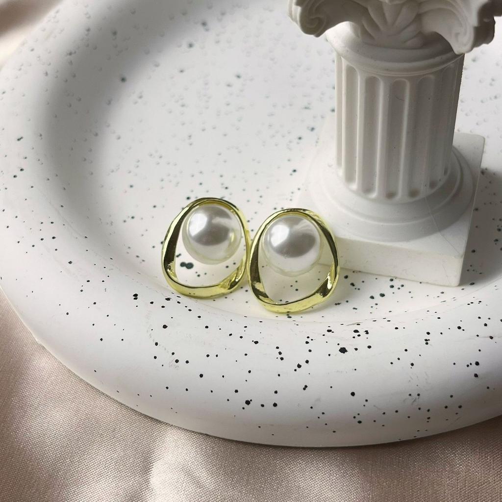 Light Luxury Pearl Earrings, High-end Sense, Simple Commuter Jewelry, Versatile Earrings, Exquisite Temperament