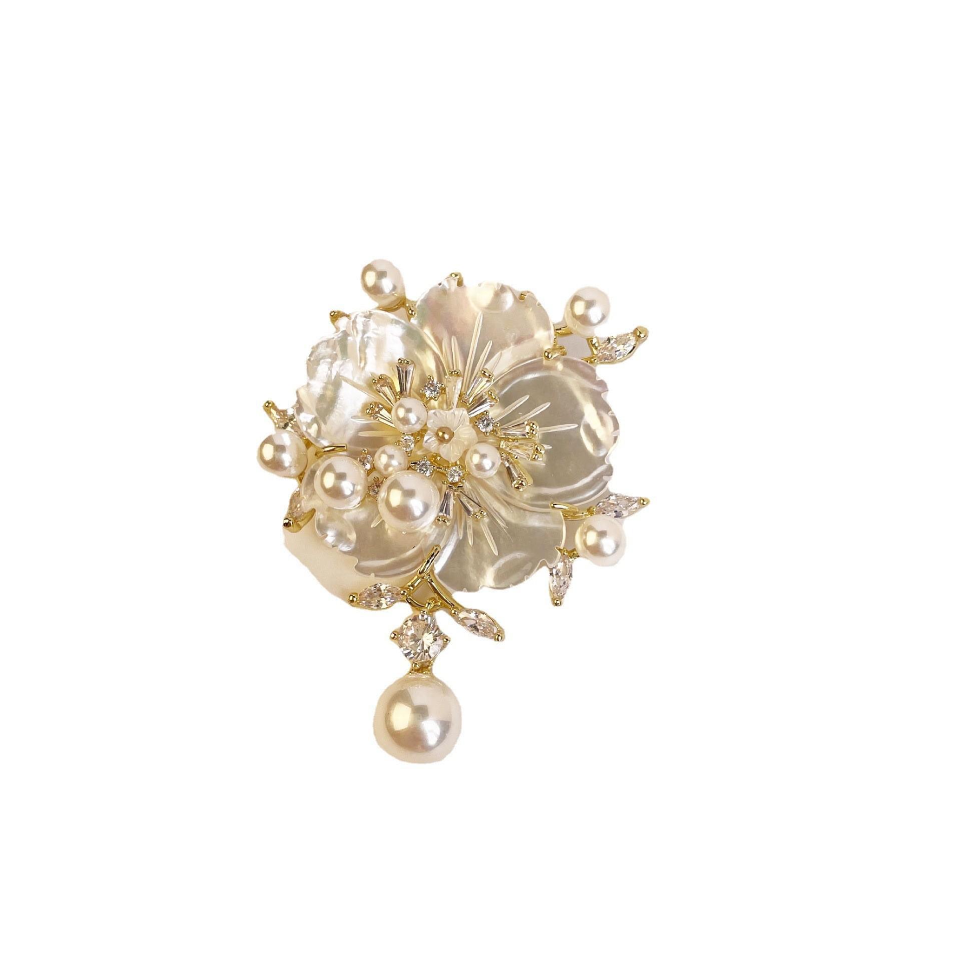 

Натуральная ракушка брошь в виде цветка вишни женские аксессуары тяжелая промышленность элитная роскошная атмосфера универсальный костюм булавка женское украшение чонсам золотой