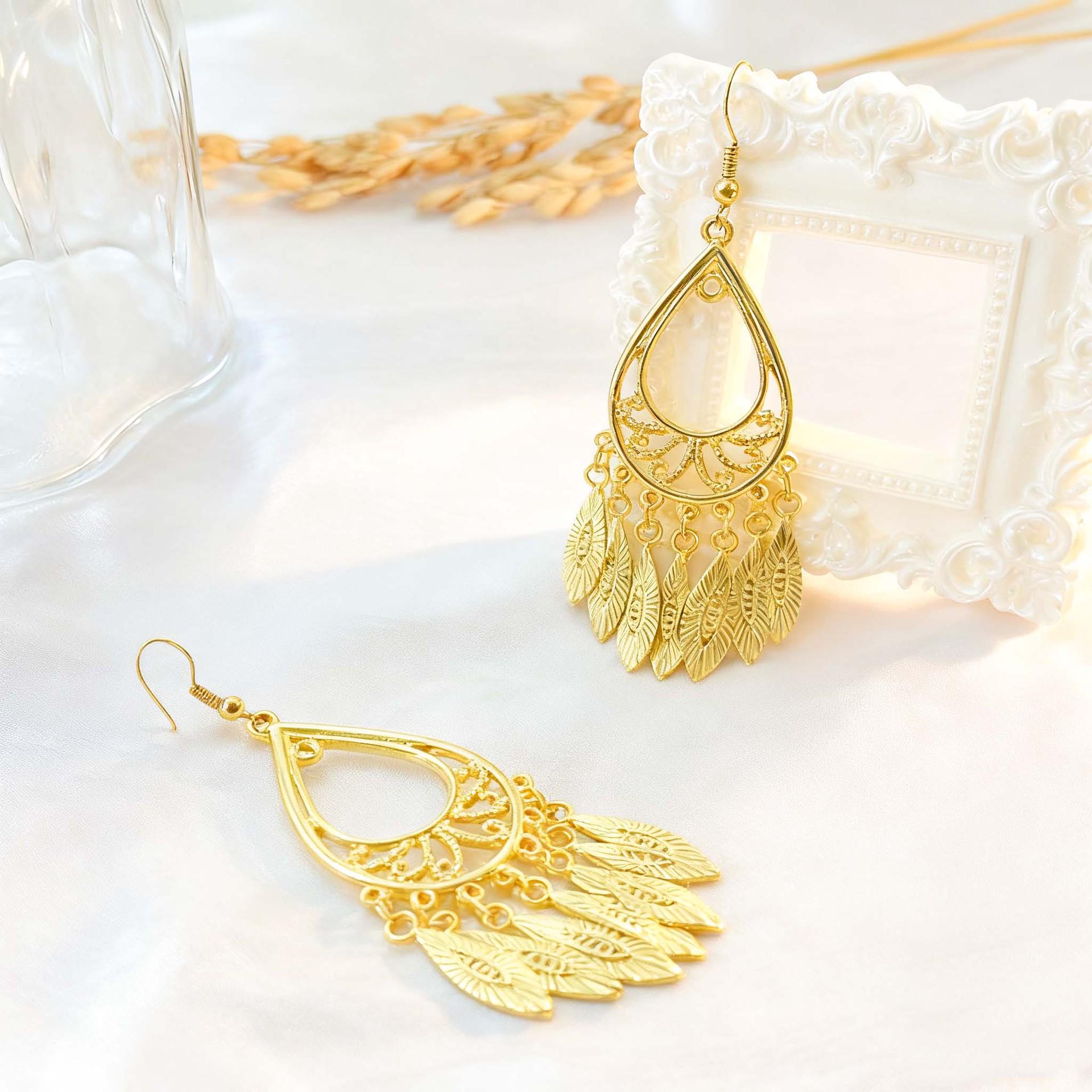 Bohemian Gold Feather Tassel Earrings - Elegant Teardrop for Parties & Daily Wear золотой