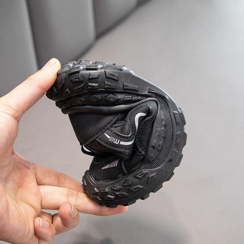 2025 Spring New Children's Sports Shoes Soft Sole Boys Running Shoes Leather Upper Middle and Older Children's Students Casual Shoes Foreign Trade
