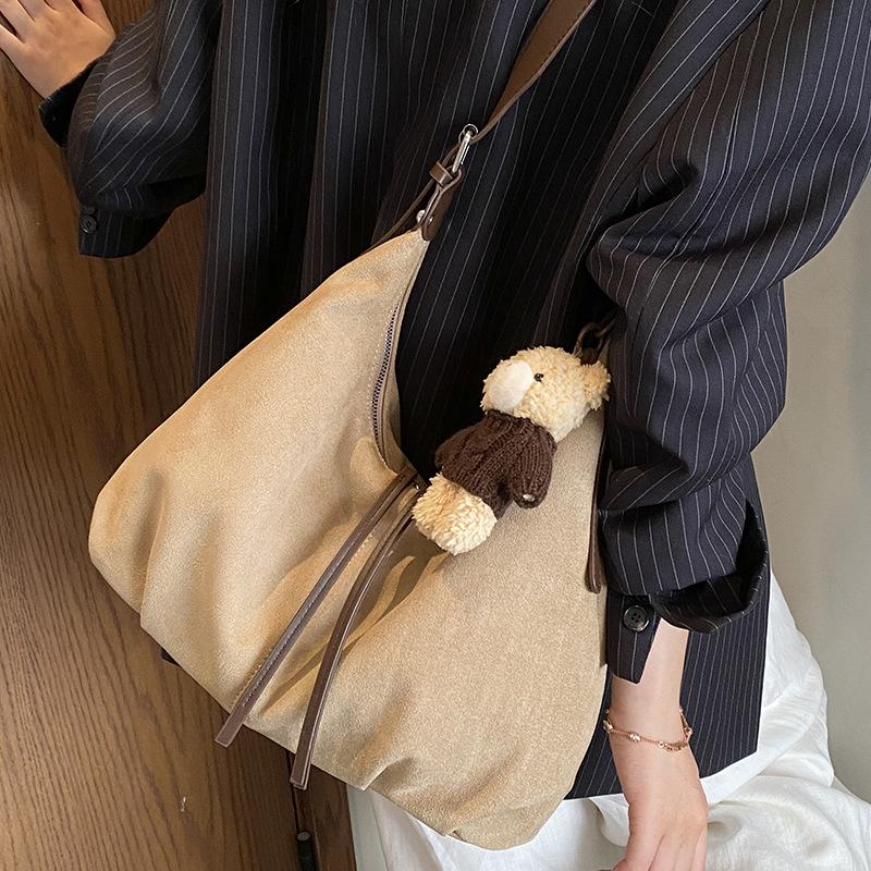 Large Capacity Bag Women's 2025 Autumn New Retro Shoulder Armpit Bag, Foreign Style Commuter Leisure Niche Tote Bag