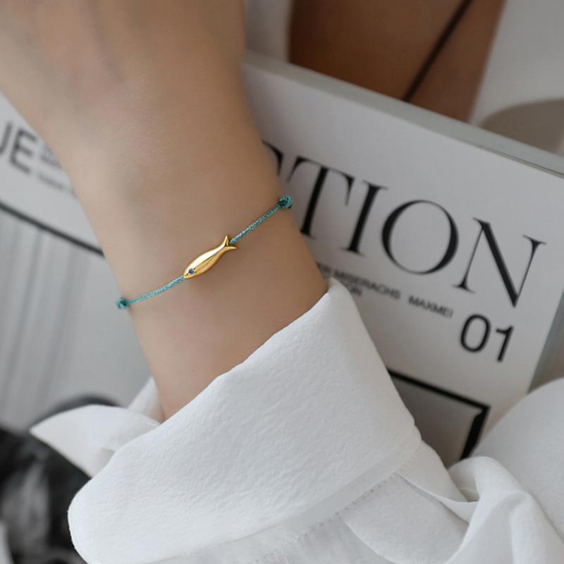 Rotes Fischarmband für Frauen, süßer Fisch, blaue Schnur, verstellbares Armband, handgefertigter Schmuck, minimalistischer ethnischer Schmuck