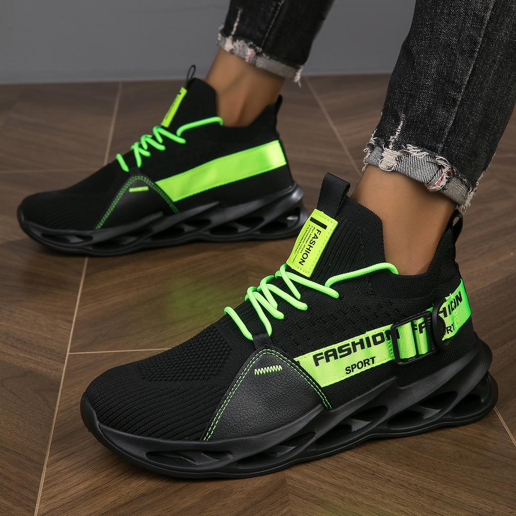 Herren Sportschuhe große Größe Sportstil Freizeitschuhe Fliegenstrick hohl Laufschuhe Herrenschuhe Herrenlauf atmungsaktiv und bequem