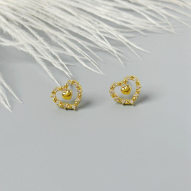 

Fashion Light Luxury Hollow Love Stud Earrings High Sense Simple Earrings Women золотой
