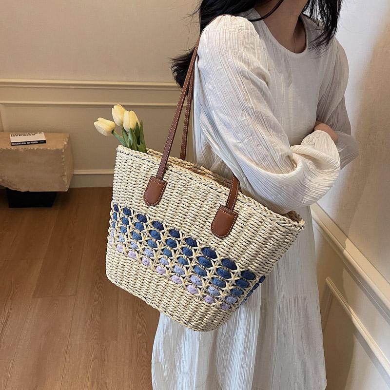 Women Woven Straw Large Tote Bag Zipper Closure Underarm Bag Summer Trendy Handbag for Beach Travel