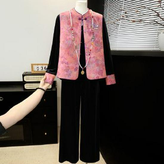 

Dignified Spring Suit 2026: Stylish Age-Reducing Outfit for Women 50+ XL розовый