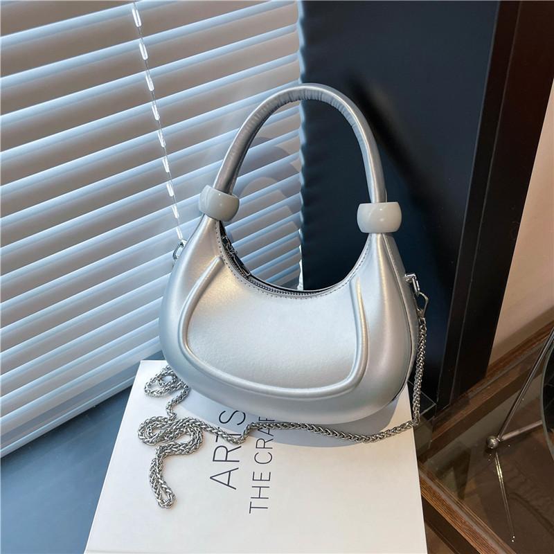 Niche Design Versatile Messenger Bag Women's 2025 Spring and Summer New Trendy Retro Portable Crescent Bag Shoulder Handbag