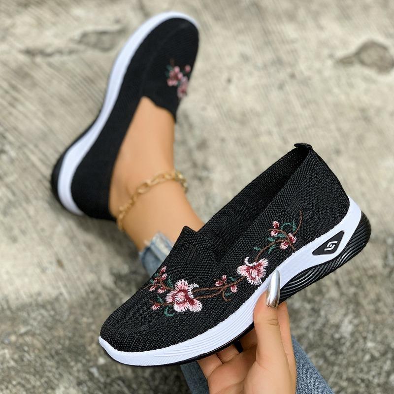 

Обувь женская обувь большой размер повседневная обувь средний возраст обувь для мамы вышитая обувь старая пекинская тканевая обувь одна педаль одинарная обувь 35