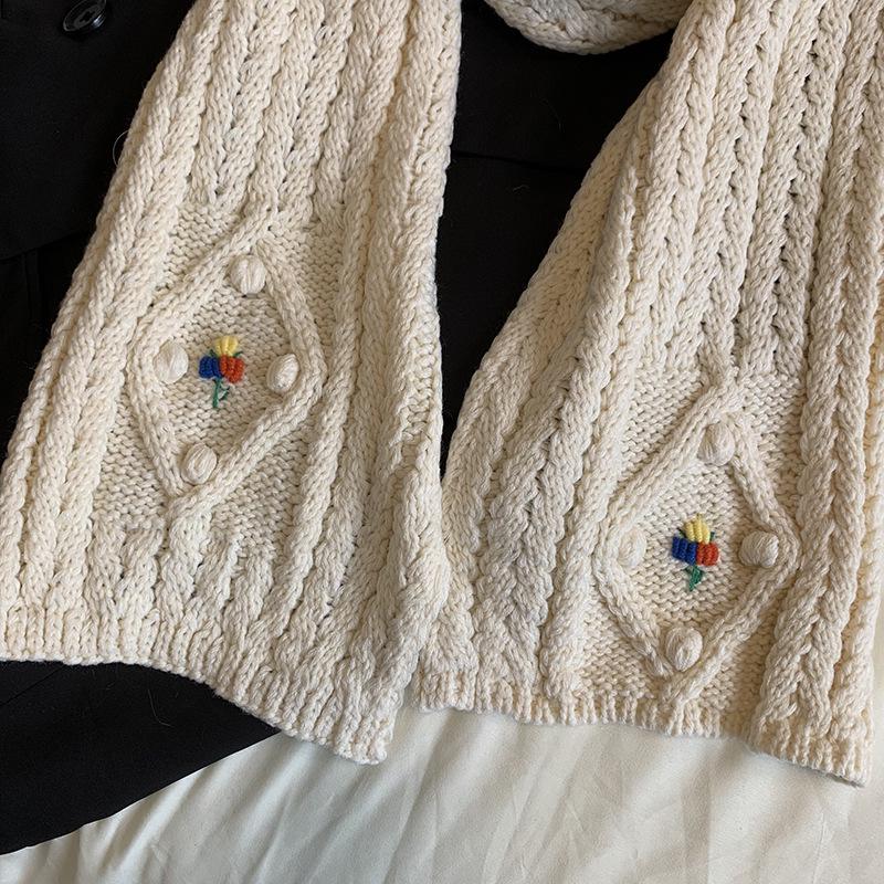 Retro Floral Embroidery Scarf - Women's Warm Knit Neck Gaiter for Autumn/Winter