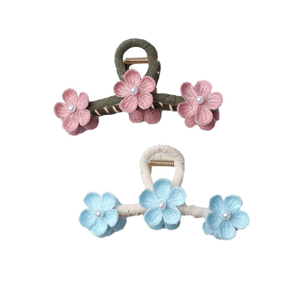 1pc The new elegant and sweet flower clip design features a back of the head clip plate for picturesque and elegant hair