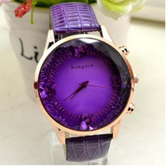 Vintage Quartz Pocket Watch with Retro Flip Necklace Pendant Design