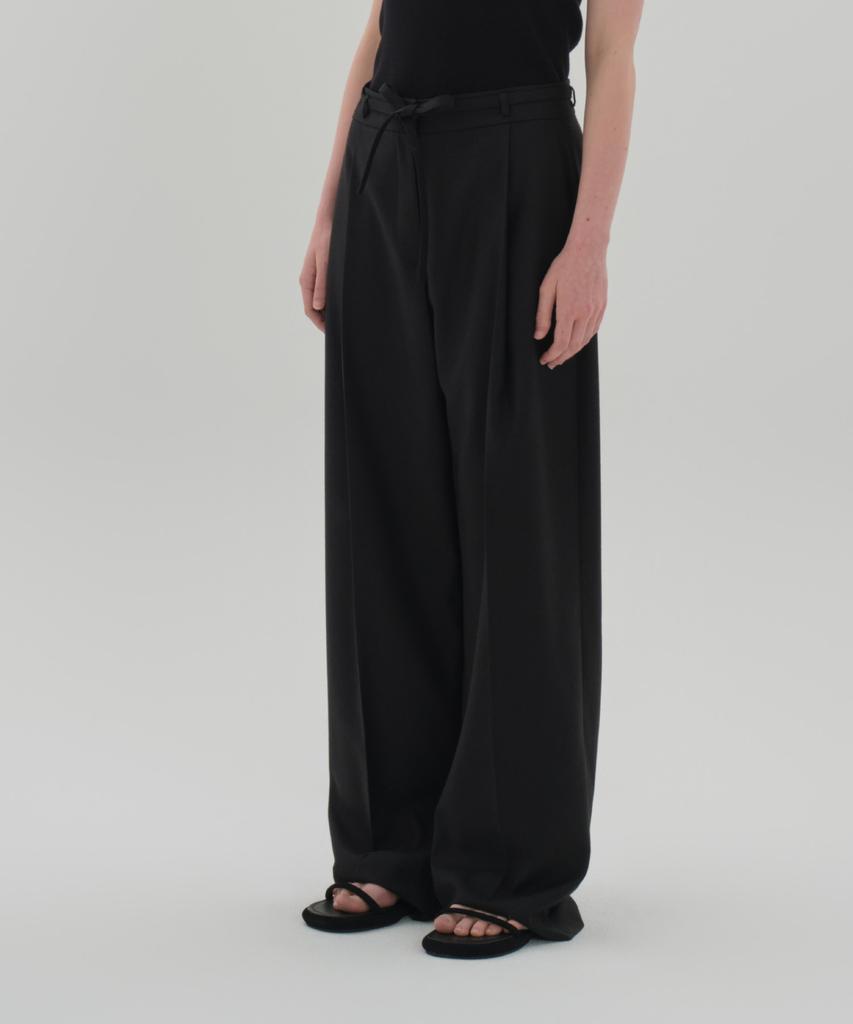 JUN BY JUN K Classic Strap Pants_Black
