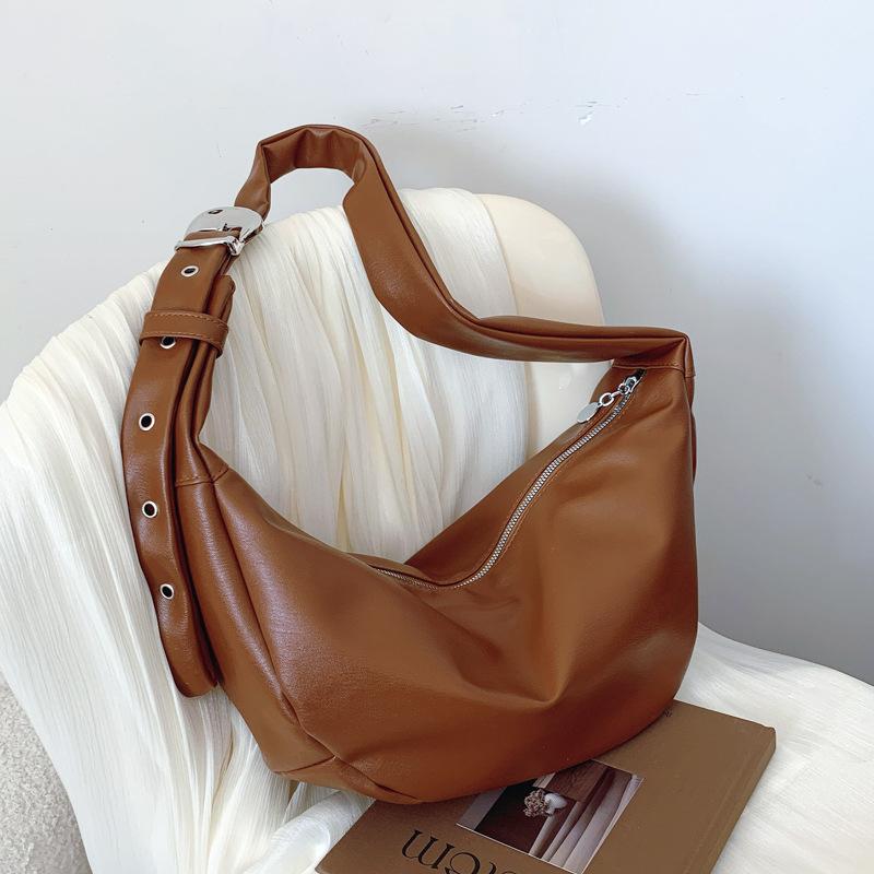 

Retro commuter underarm bag women s 2025 new autumn large-capacity messenger dumpling bag niche fashion shoulder bag коричневый