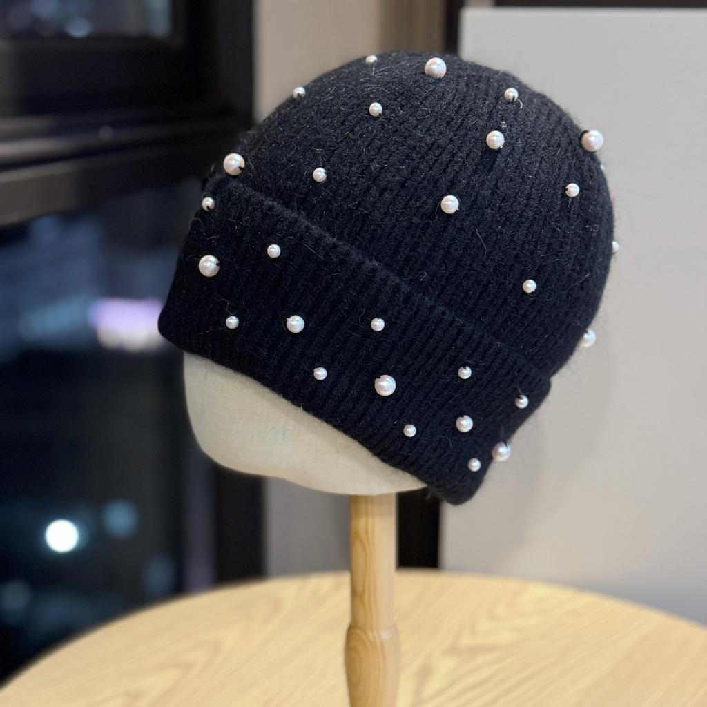 New Sweet and Cute Pearl Woolen Hat Autumn and Winter Face Showing Small Knitted Cold Proof Baotou Hat Photo Hat