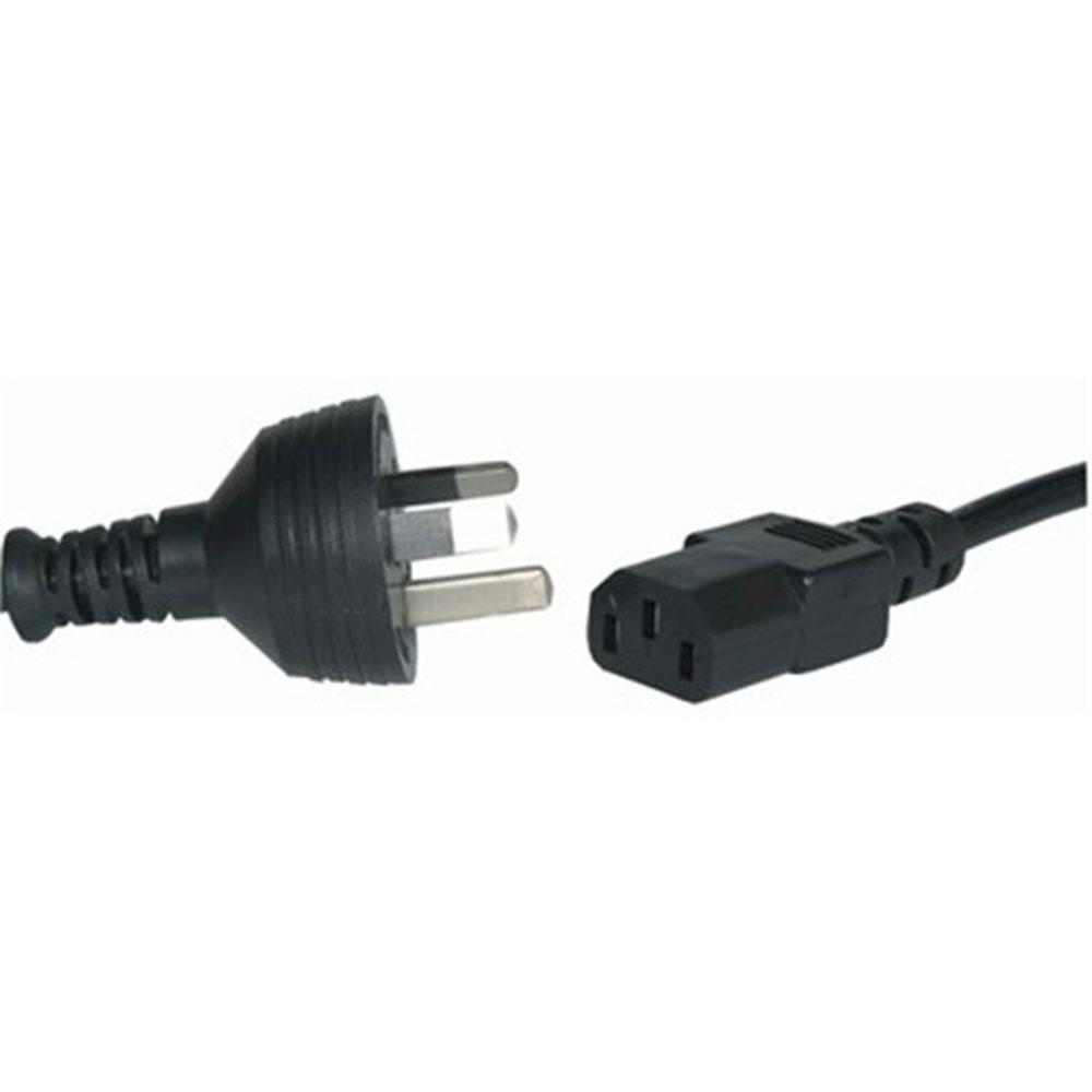 3-poliger Netzstecker zu IEC C13 Buchse