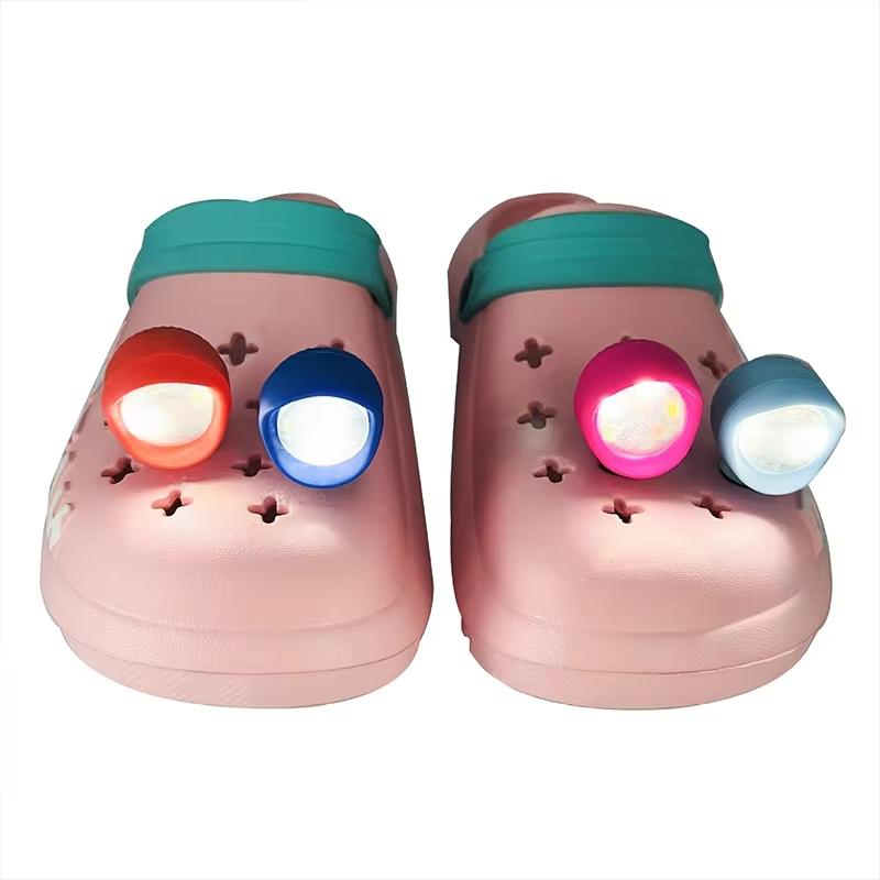2 Pezzi Luci per Scarpe Impermeabili Charms per Scarpe Accessori per Scarpe Crocs 3 Modalità di Luce per Campeggio Passeggiate con il Cane, per Regalo Adulto Bambino