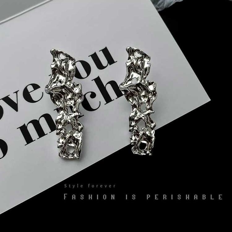 2025 Irregular Metal European & American Women's Stylish Stud Earrings